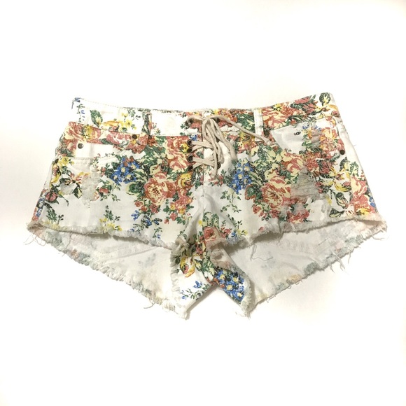 Billabong Floral Short Shorts - Picture 2 of 8